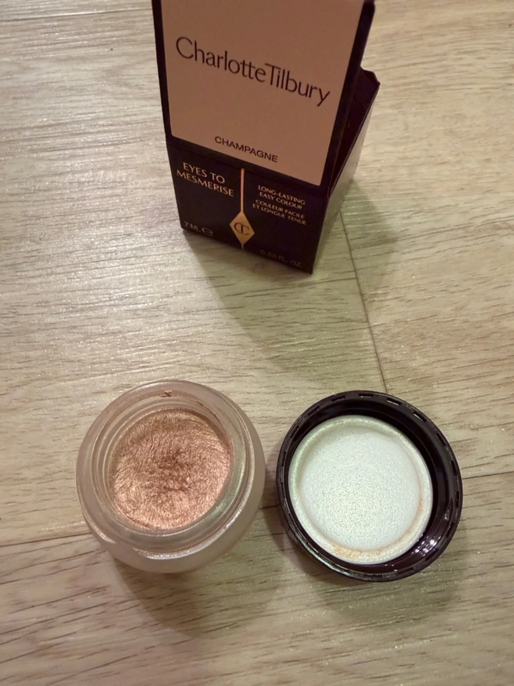 Charlotte Tilbury Champagne shadow